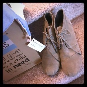 TOMS Desert Wedge Booties Taupe Size 11